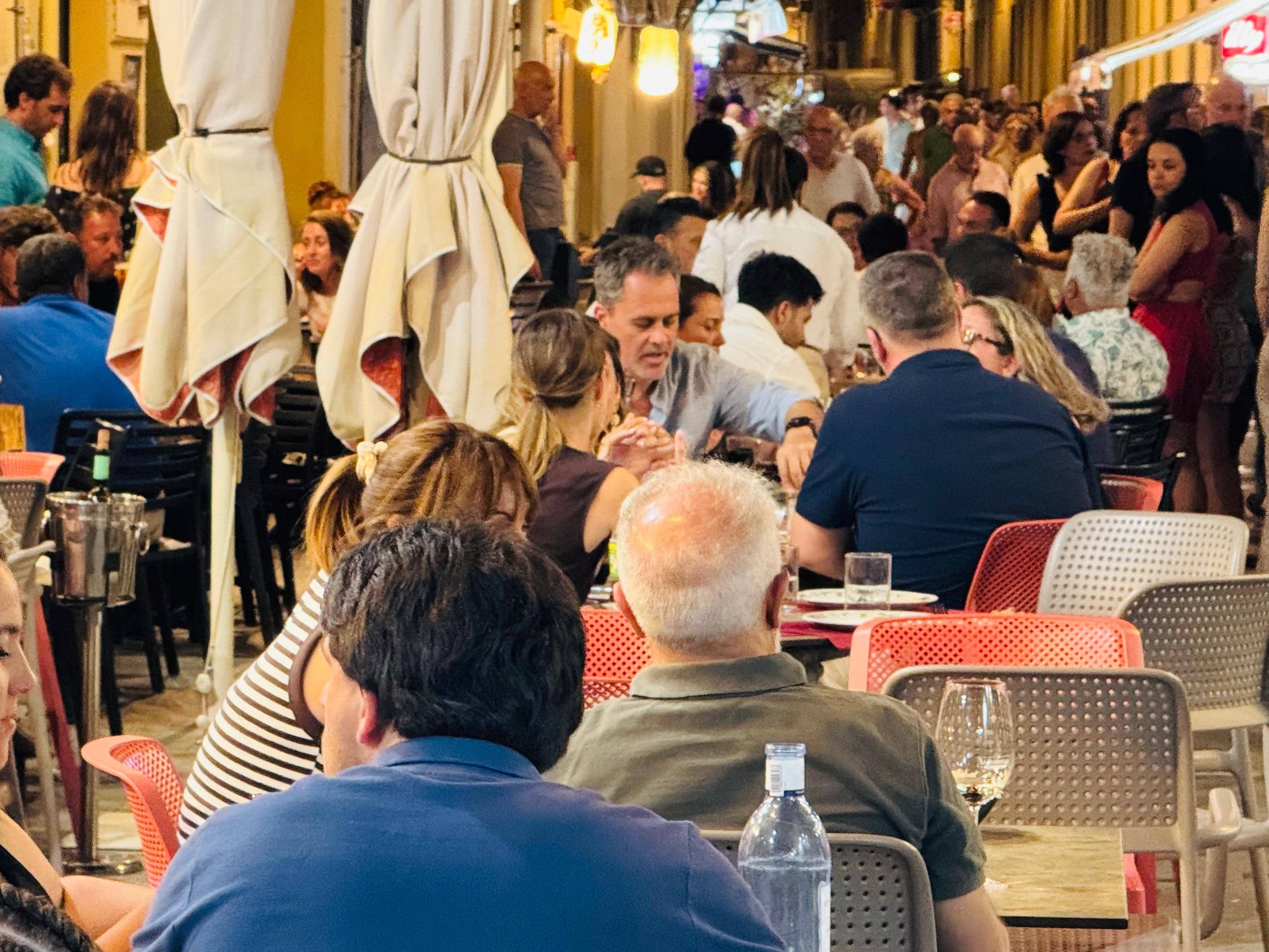 Imagen de la noticia: Abierto hasta el 30 de septiembre el plazo de ayudas para renovar equipamiento hostelero (Hostelería)