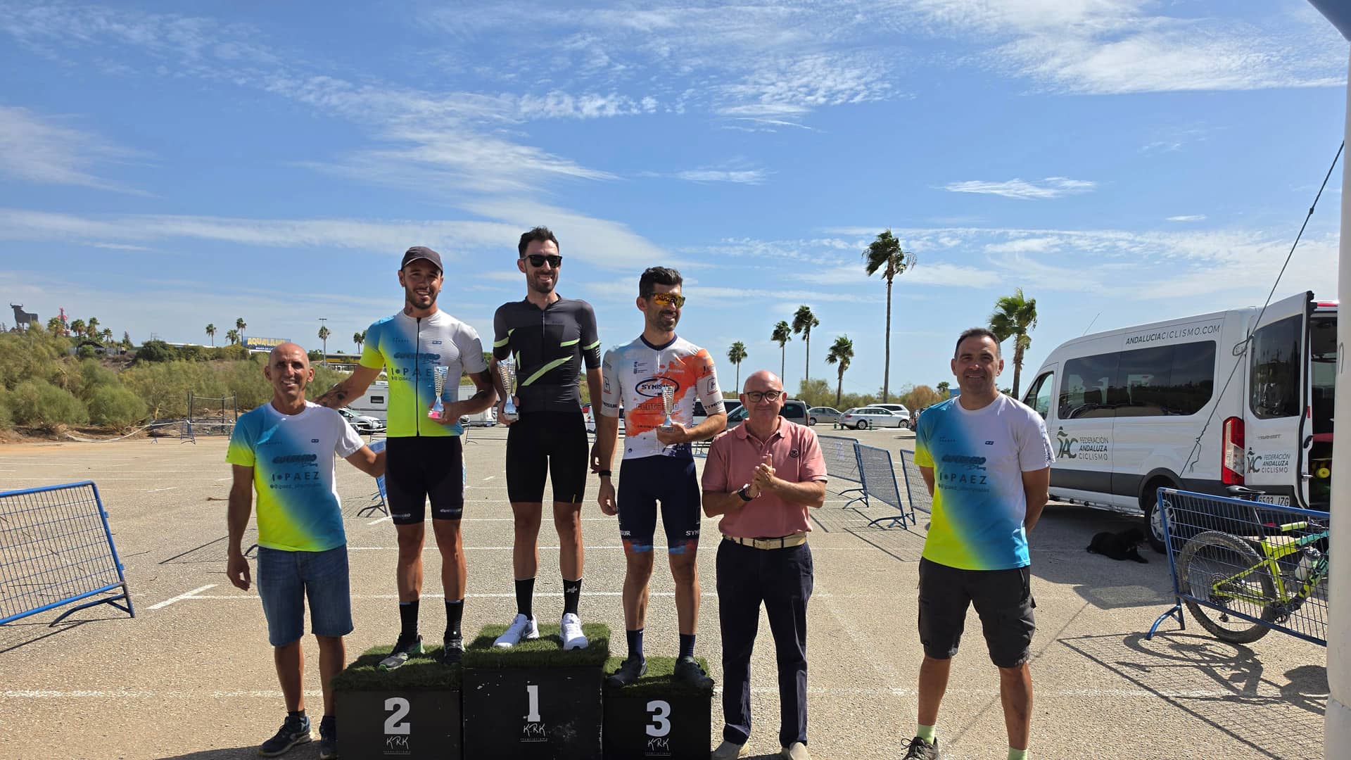 Imagen de la noticia: La IV Media Maratón "La Vuelta" reunió a casi 200 ciclistas (Deporte)