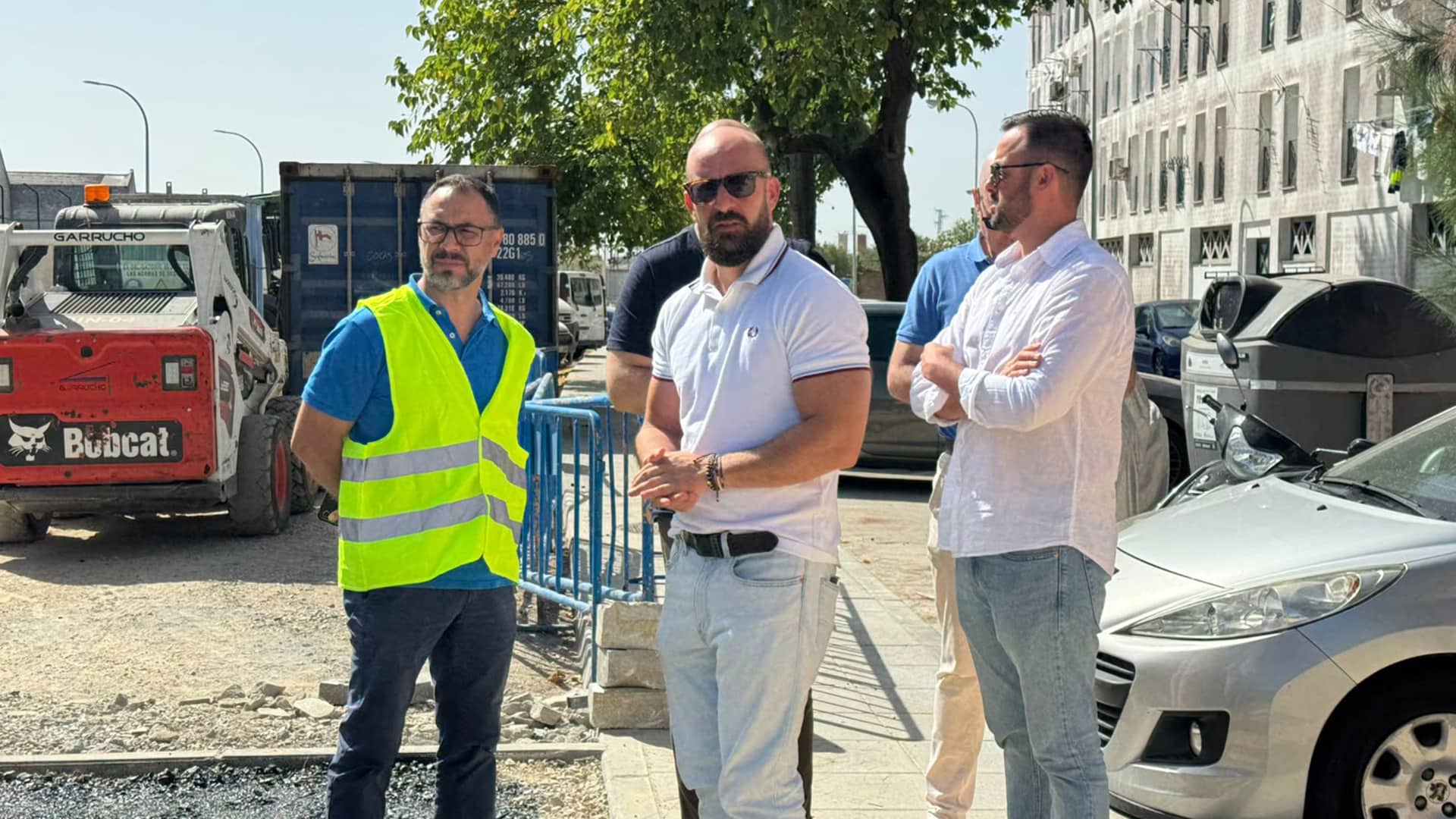 Imagen de la noticia: El Tejar cuenta con un nuevo aparcamiento de 44 plazas (Obras)