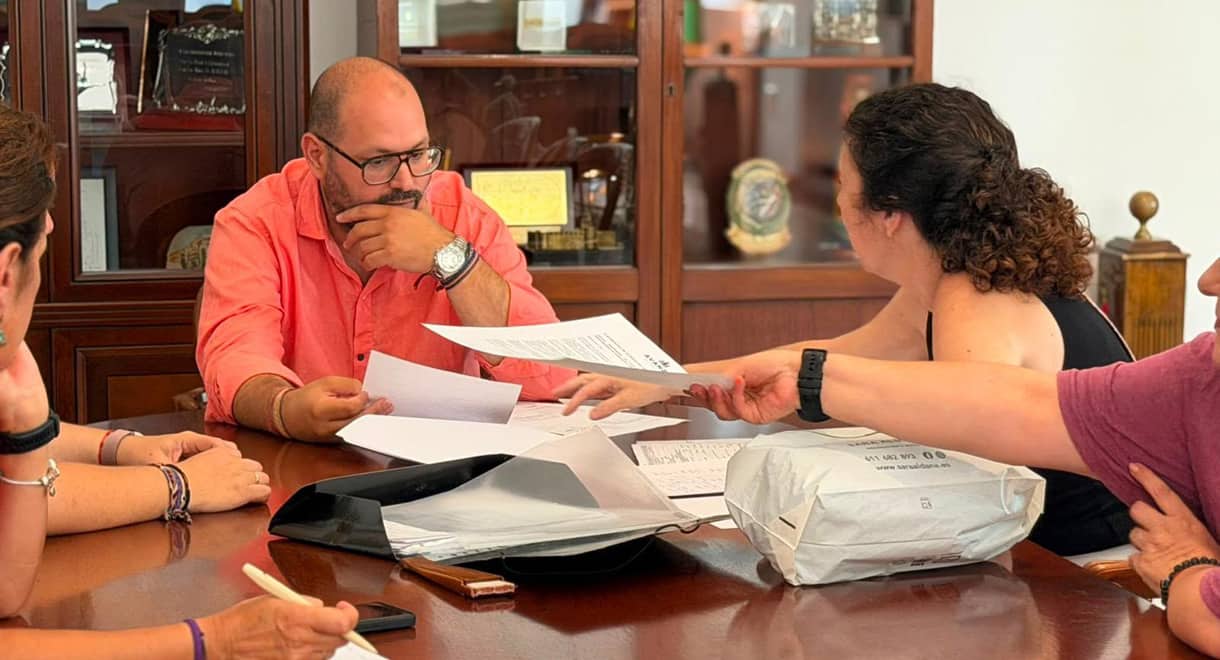 Imagen de la noticia: El Consistorio desmiente a Óbolo e insiste en que la empresa mantiene deudas con la plantilla de Ayuda a Domicilio (Ayuda a domicilio)