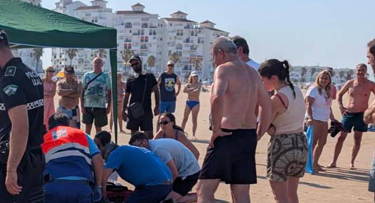 Imagen de la noticia: Una bañista de 76 años fallece en la playa de Valdelagrana (Sucesos)
