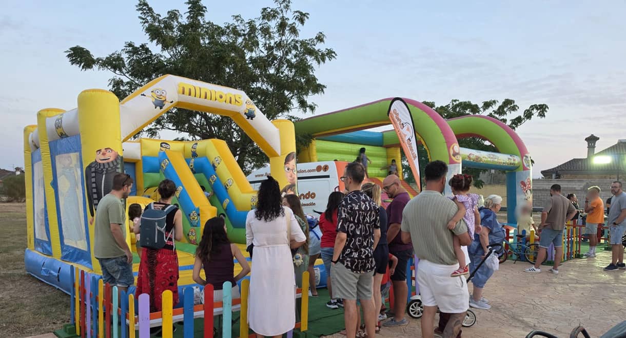 Imagen de la noticia: El barrio de Altos del Paseo disfrutó de una fiesta vecinal con actividades para toda la familia (Relaciones con la Ciudadanía)