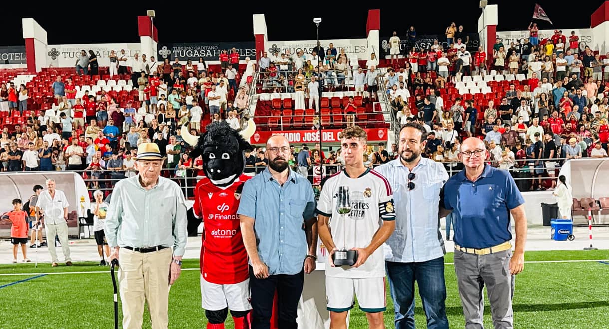 Imagen de la noticia: El Real Madrid C, ganador del L Trofeo "Ciudad de El Puerto" (Deporte)