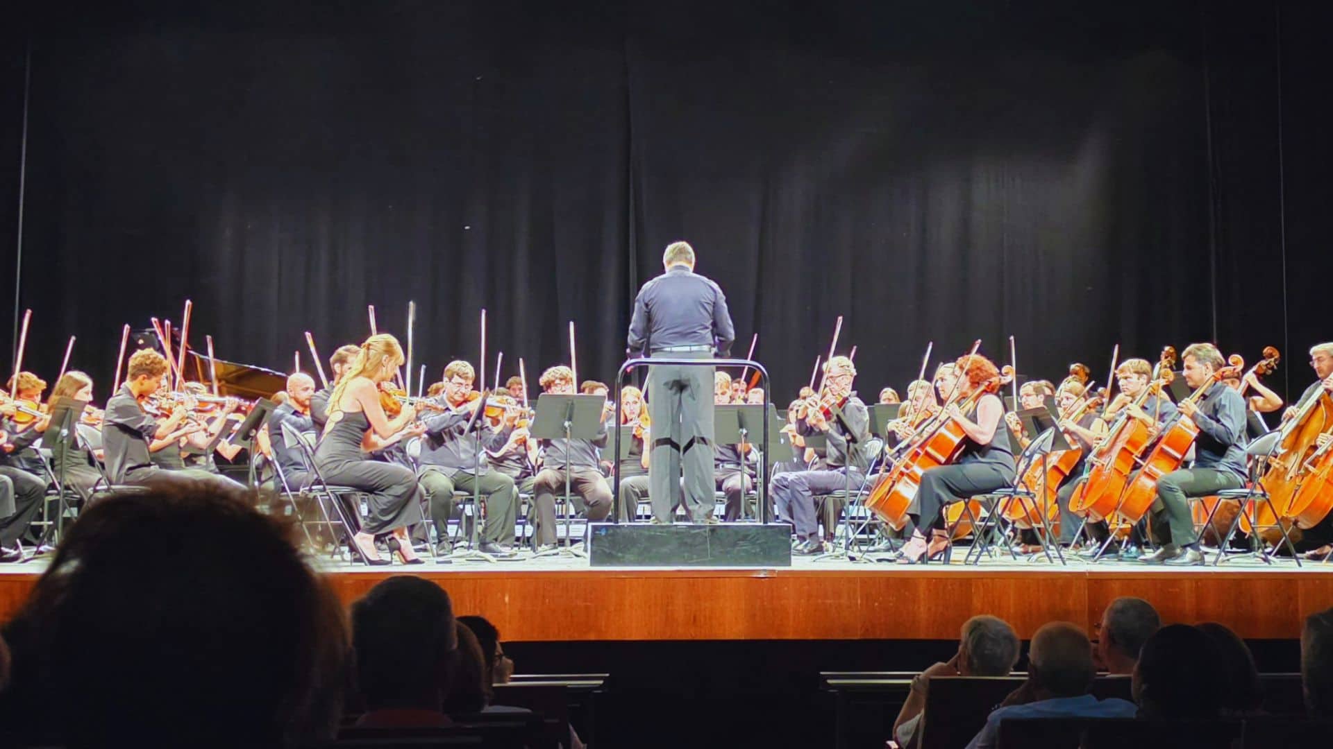 Imagen de la noticia: El Muñoz Seca se llena de talento joven con el X Encuentro Orquestal "Cádiz Suena" (Cultura)