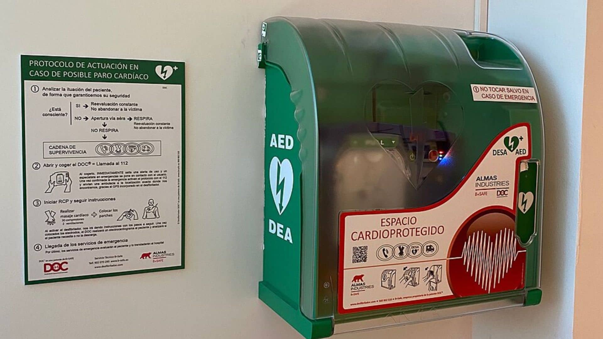 Imagen de la noticia: El Puerto refuerza la cardioprotección en sus instalaciones municipales con 19 nuevos desfibriladores (Salud)