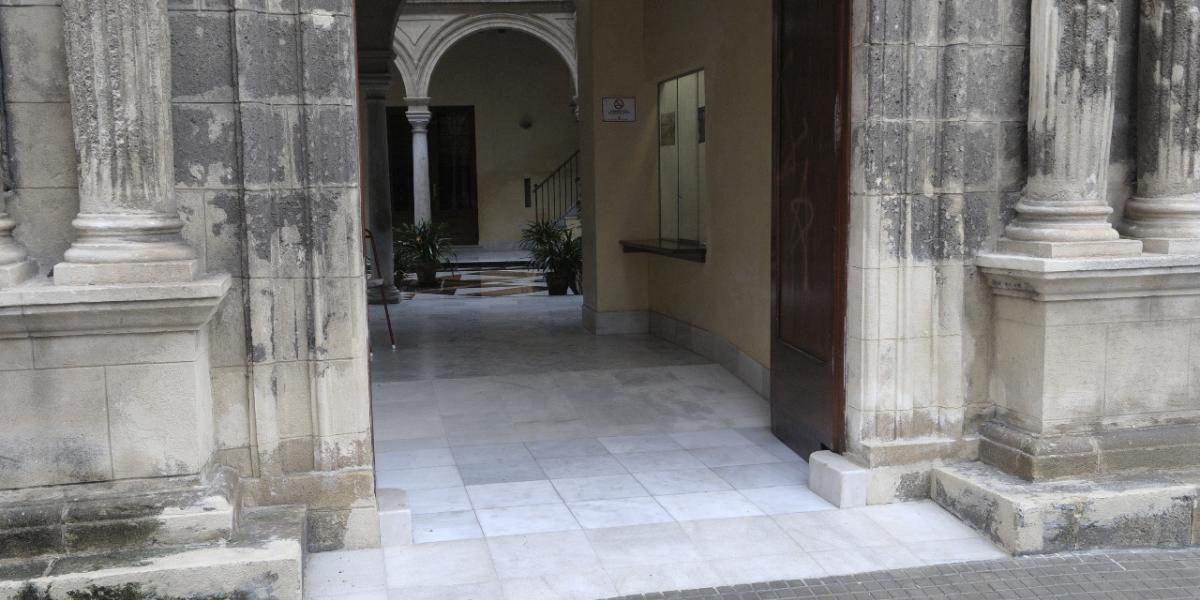 Entrada al Palacio de Valdivieso.