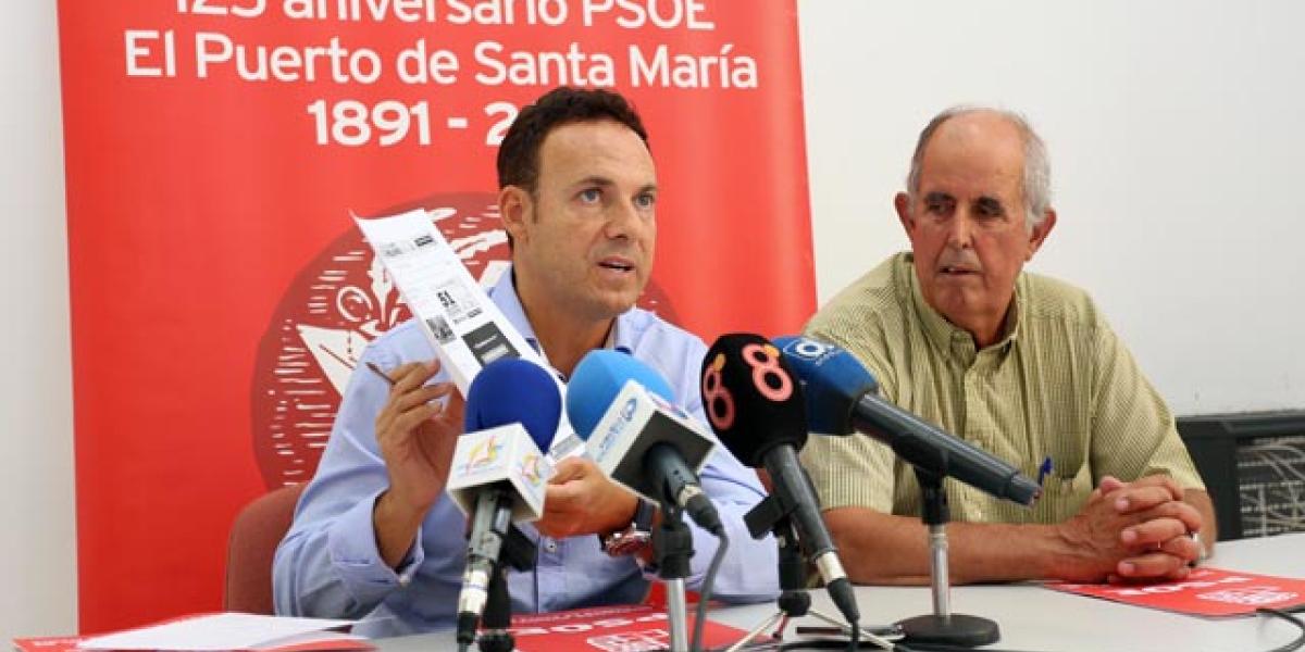 David de la Encina y el presidente del PSOE local.